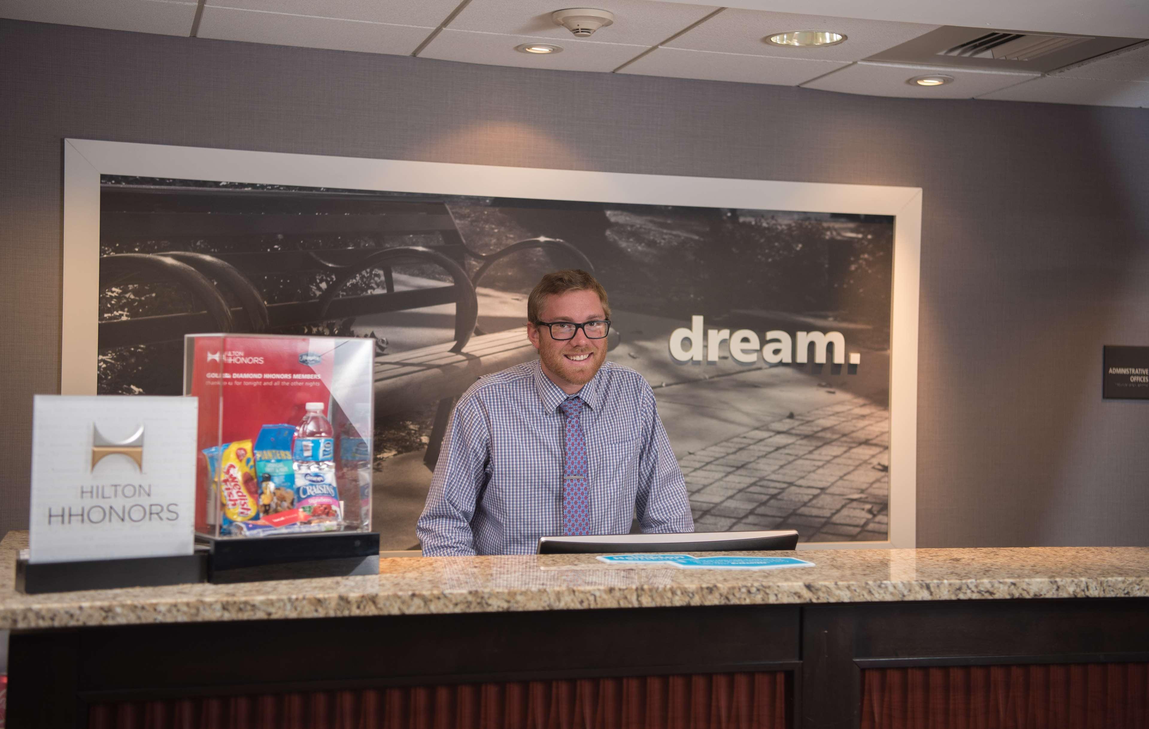 Hampton Inn Doylestown Warrington Экстерьер фото