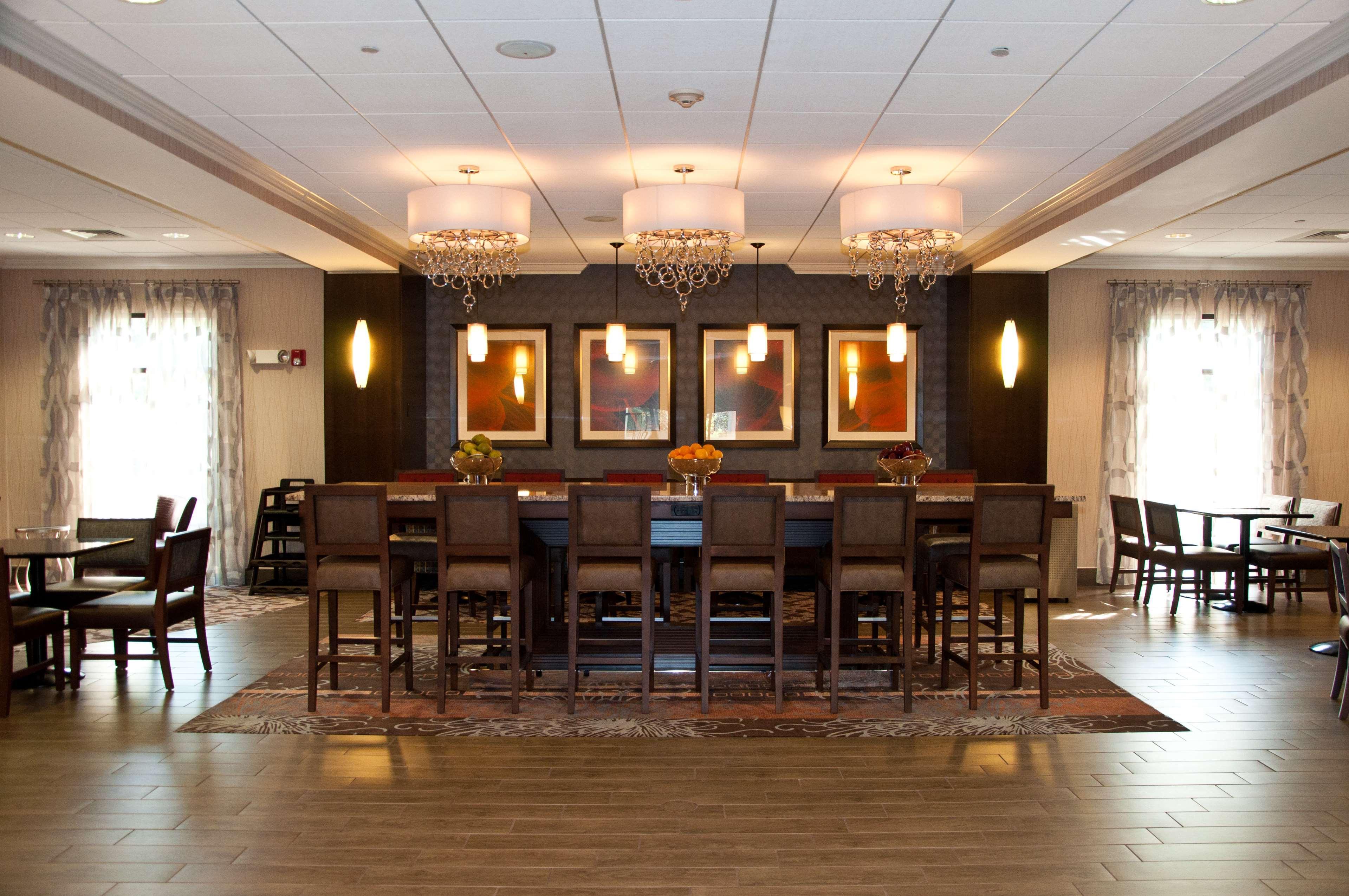Hampton Inn Doylestown Warrington Экстерьер фото