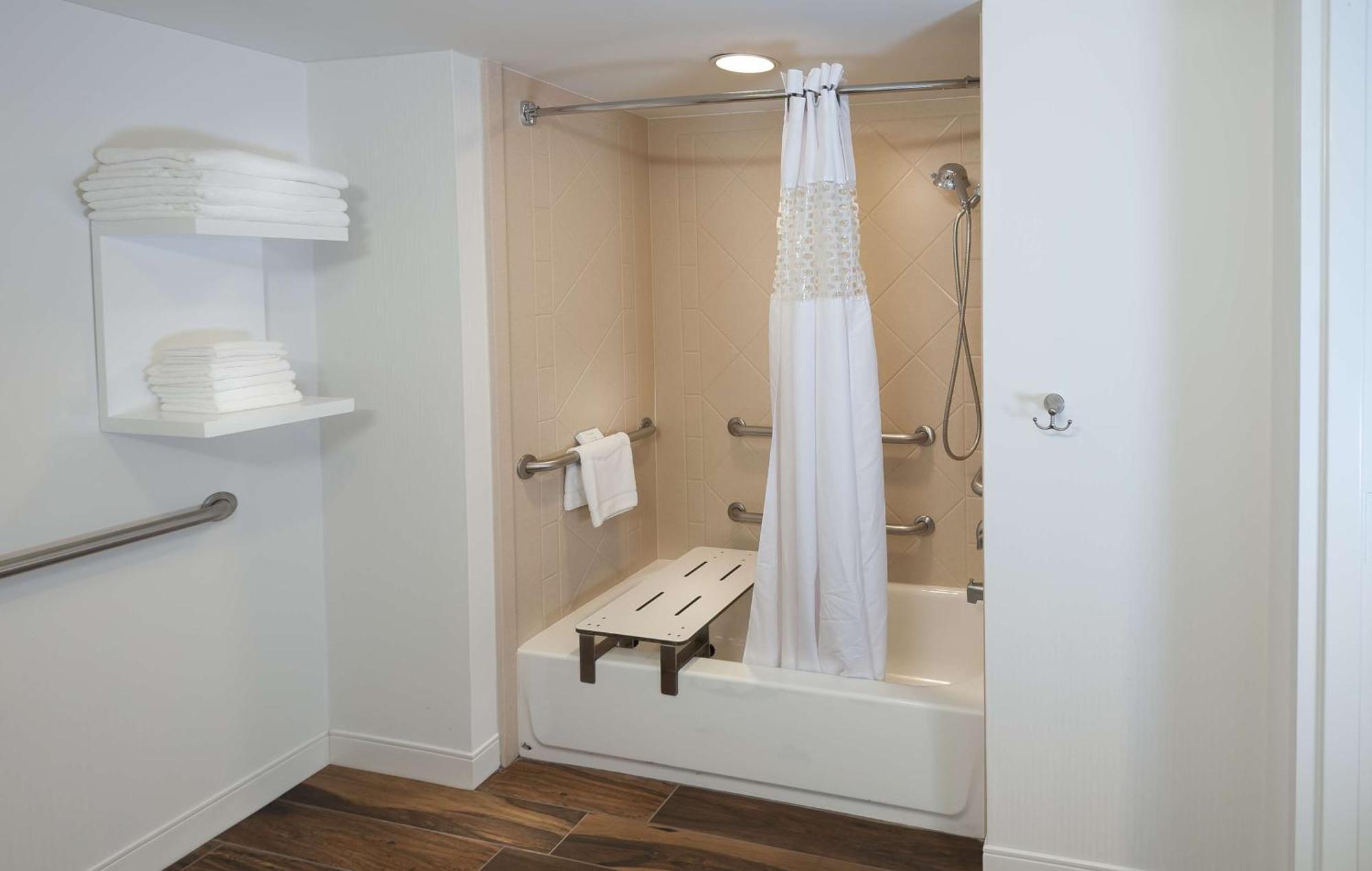 Hampton Inn Doylestown Warrington Экстерьер фото