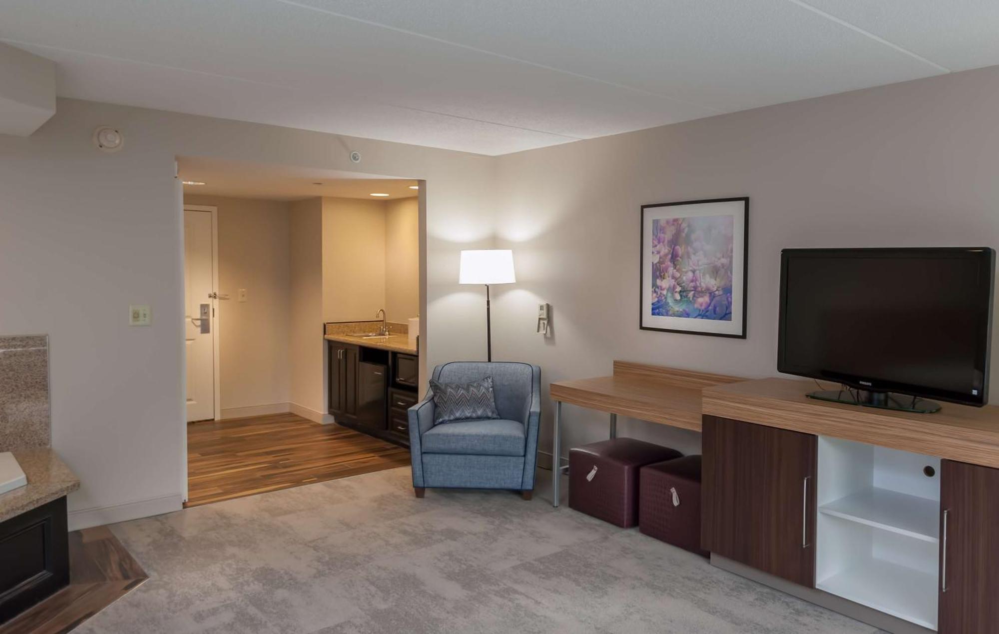Hampton Inn Doylestown Warrington Экстерьер фото
