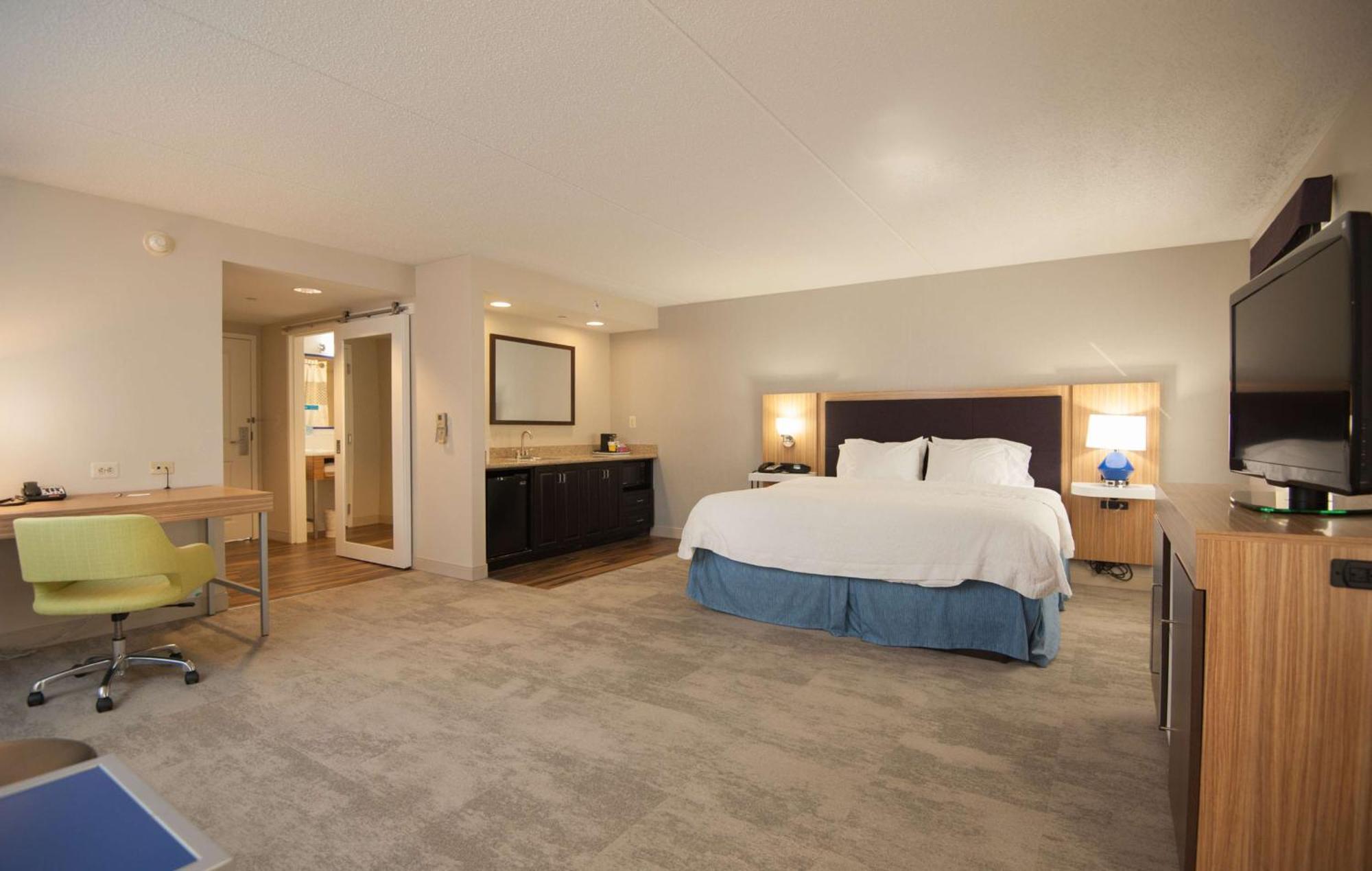 Hampton Inn Doylestown Warrington Экстерьер фото